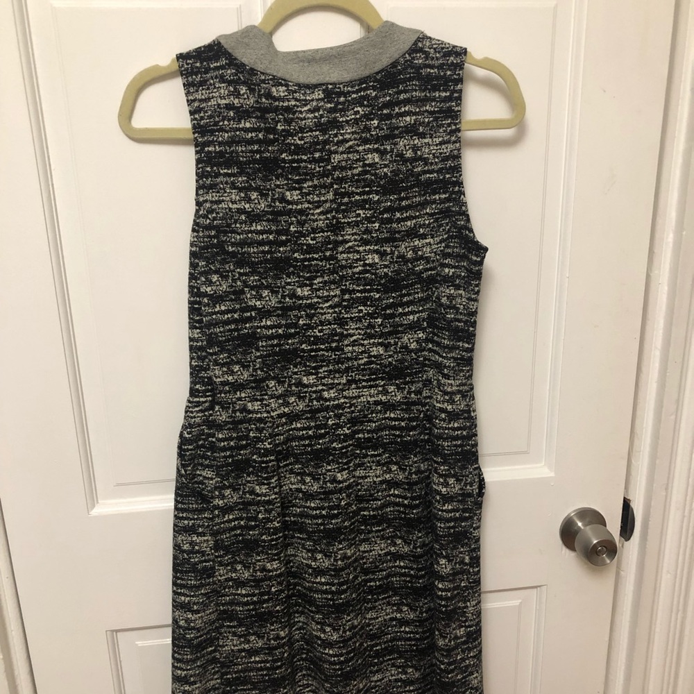 Sleeveless dress - Picture 2 of 4